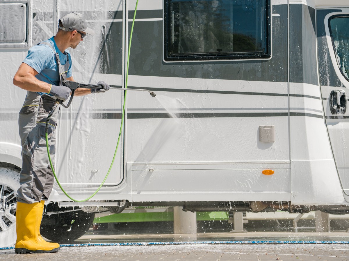 10 Tips for Cleaning and Washing Your Motorhome or RV